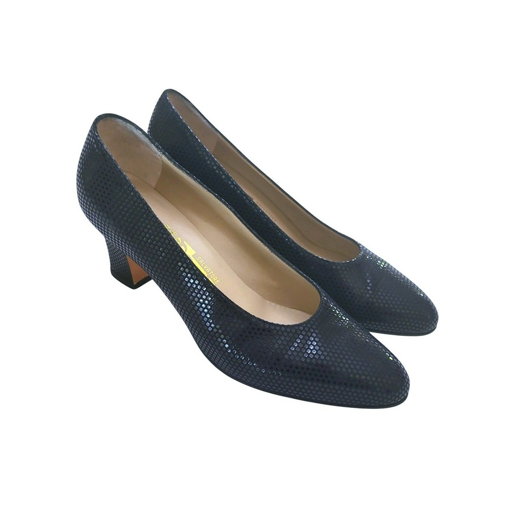 Salvatore Ferragamo Navy Embossed Leather Professional Classic Luxury Pumps 8.5